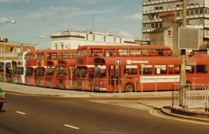 When I repeated this trip in 1983, Hants And Dorset had been split into three companies by the NBC, the Southampton and Winchester section now renamed Hampshire Bus. A line of Bristol VRs and Leyland Nationals occupy the parking area at Southampton Bus Station.